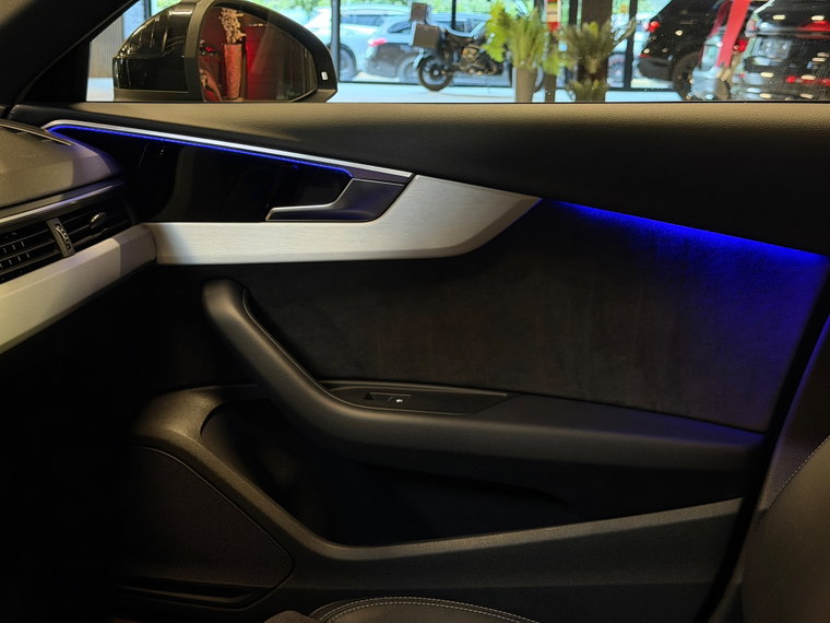 Vehicle Image 32