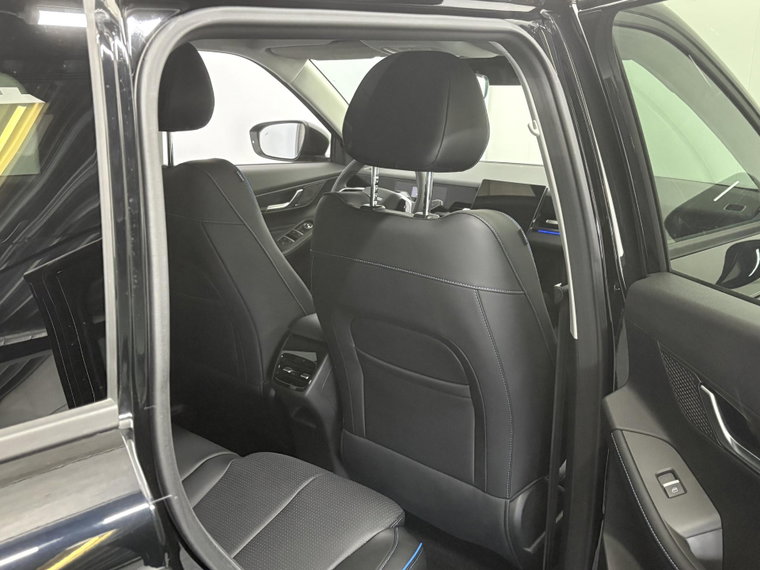Vehicle Image 38