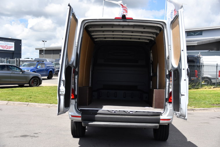 Vehicle Image 35