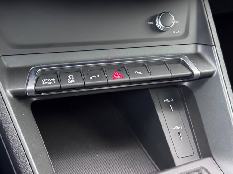 Vehicle Image 24