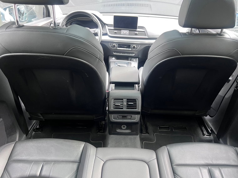Vehicle Image 25