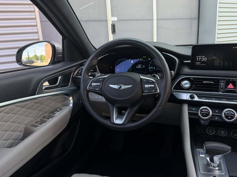 Vehicle Image 12