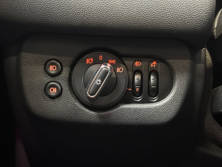 Vehicle Image 34