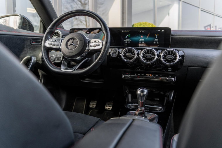 Vehicle Image 21
