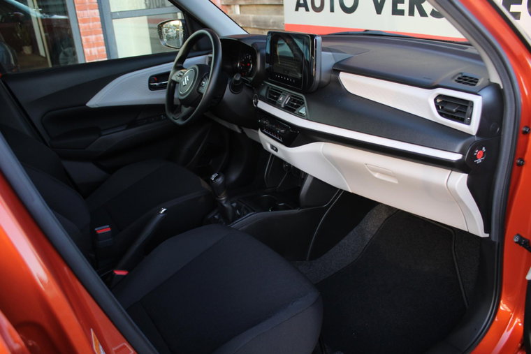 Vehicle Image 16