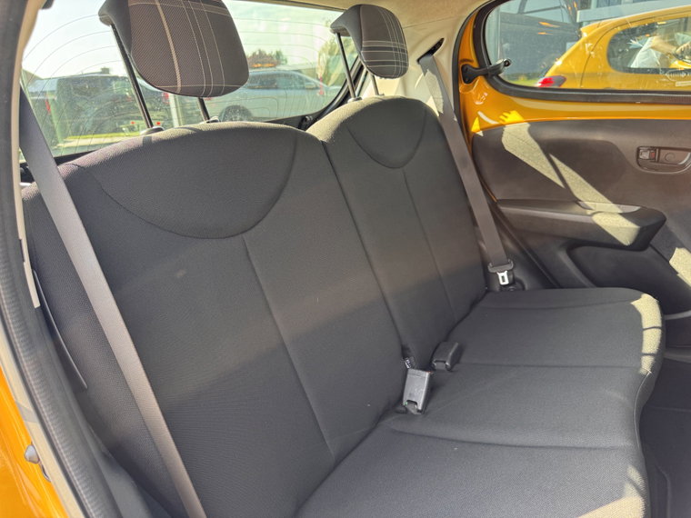 Vehicle Image 12