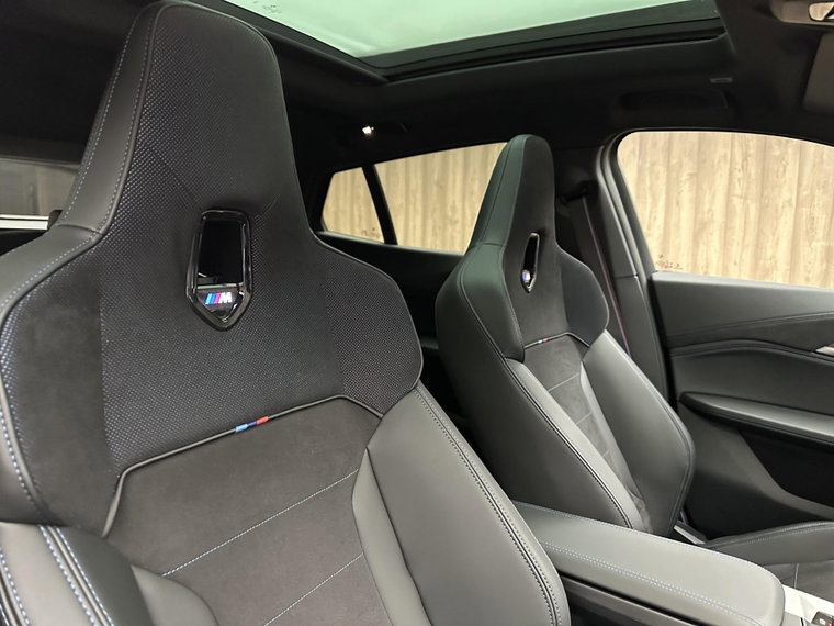 Vehicle Image 32