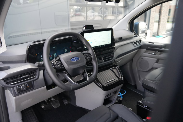Vehicle Image 16
