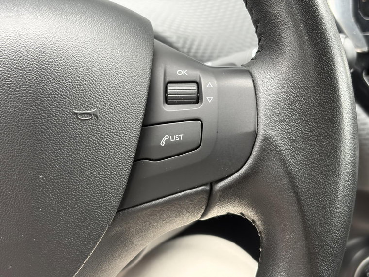 Vehicle Image 28