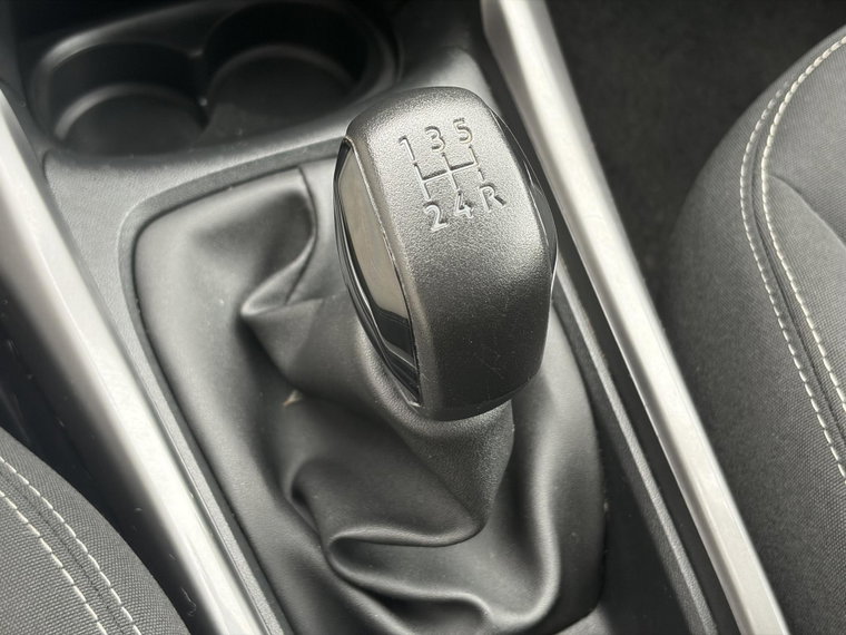 Vehicle Image 32