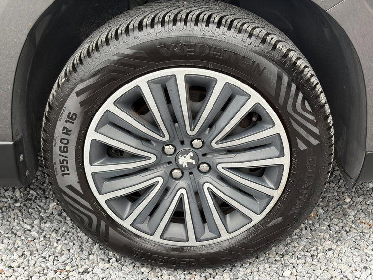 Vehicle Image 36