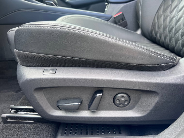 Vehicle Image 33
