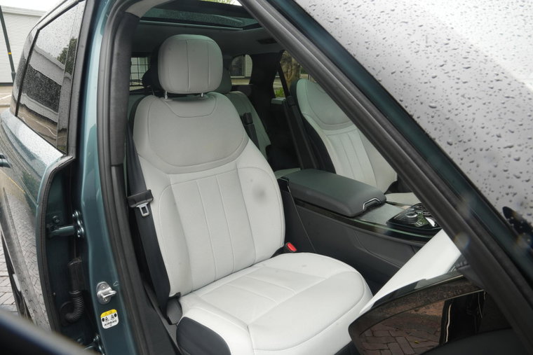 Vehicle Image 19
