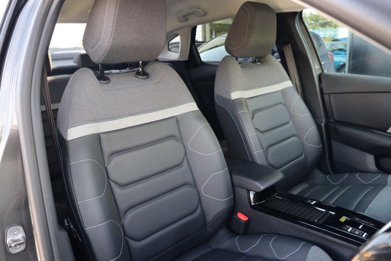 Vehicle Image 16