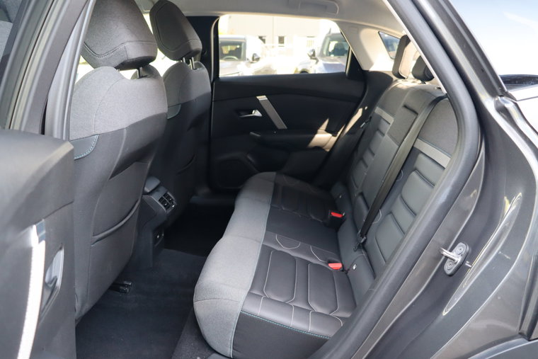 Vehicle Image 25