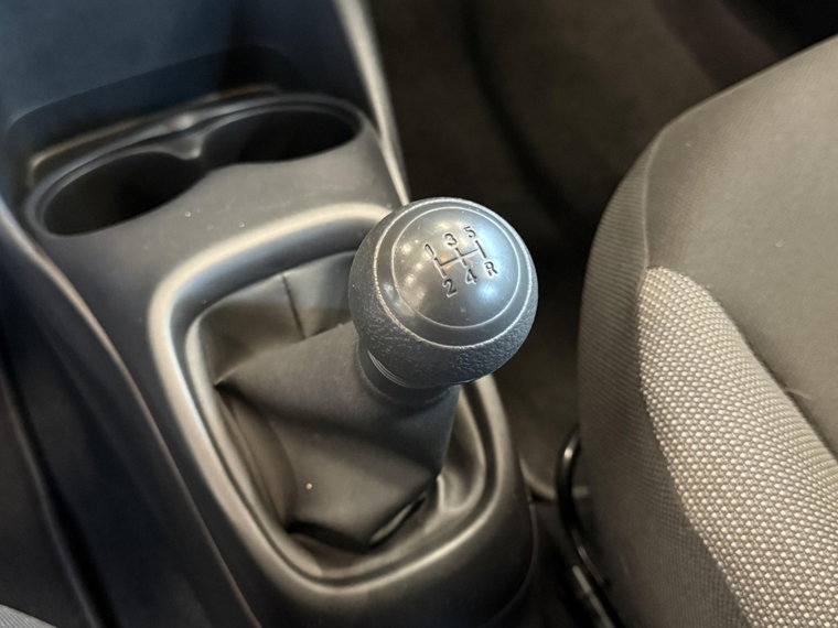 Vehicle Image 25