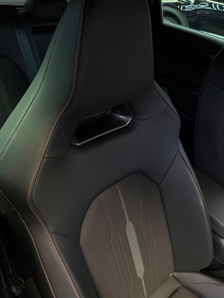 Vehicle Image 32