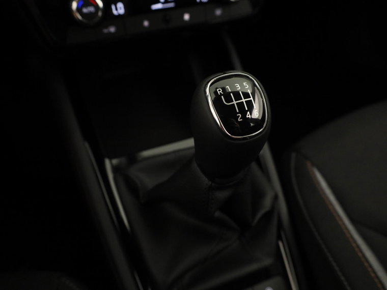 Vehicle Image 25