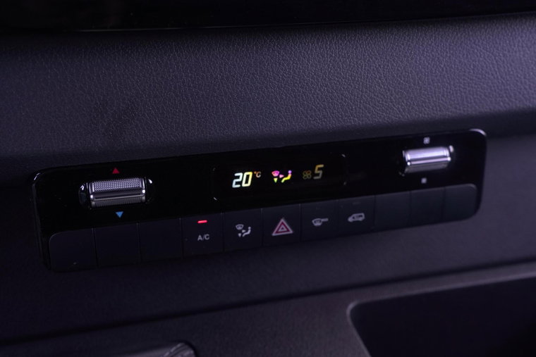 Vehicle Image 32