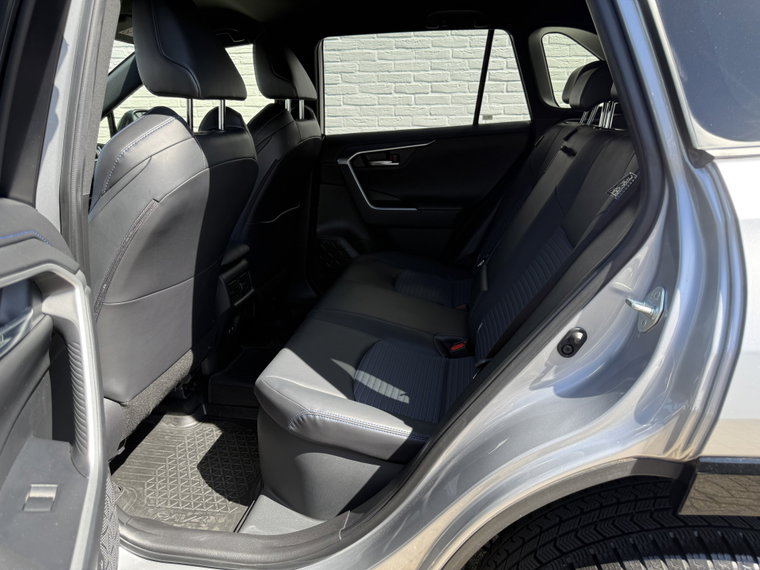 Vehicle Image 25