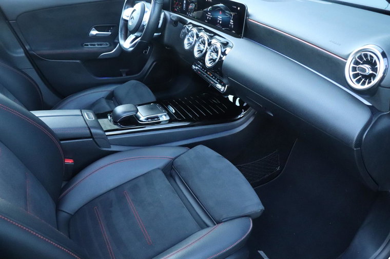 Vehicle Image 35
