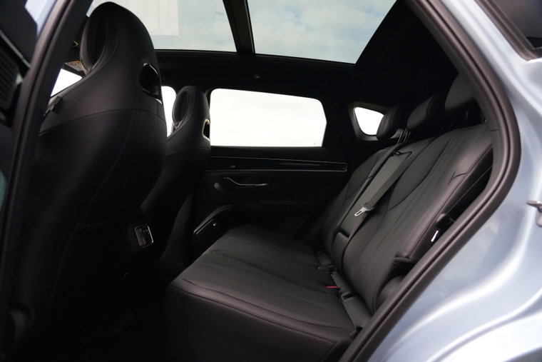 Vehicle Image 25