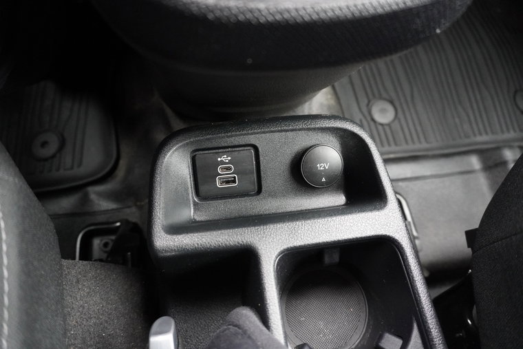 Vehicle Image 25