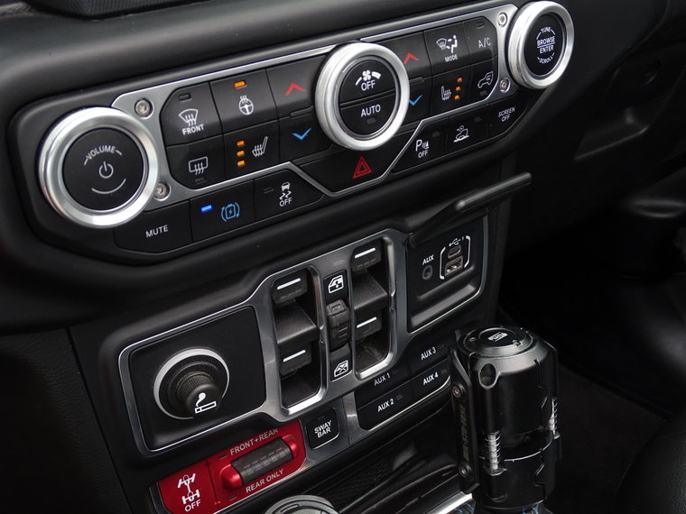 Vehicle Image 25