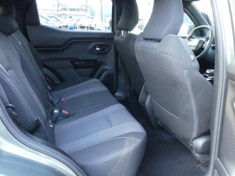 Vehicle Image 35