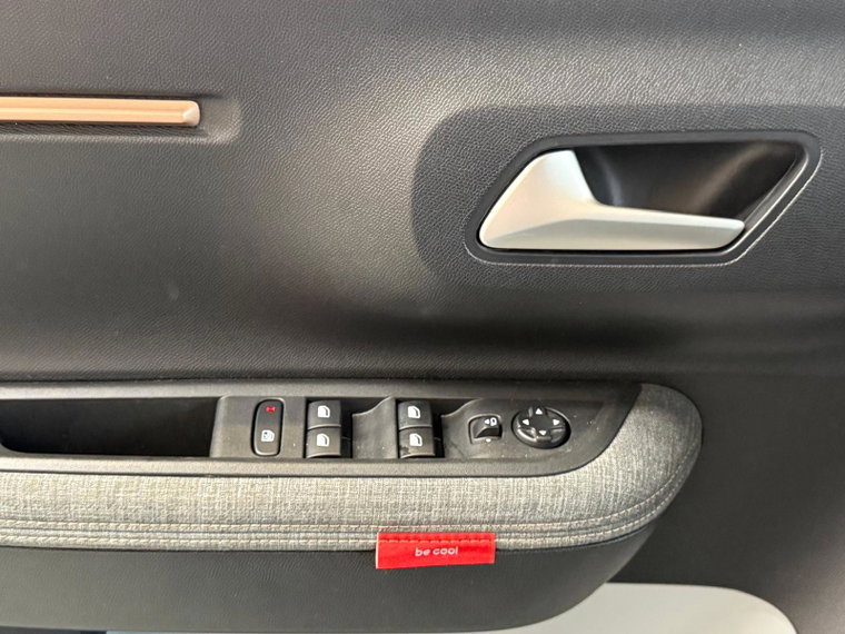 Vehicle Image 29