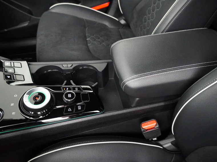Vehicle Image 32