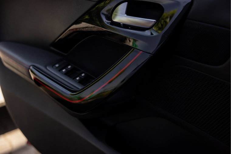 Vehicle Image 32