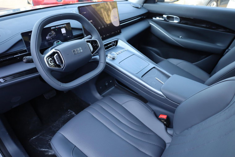 Vehicle Image 6