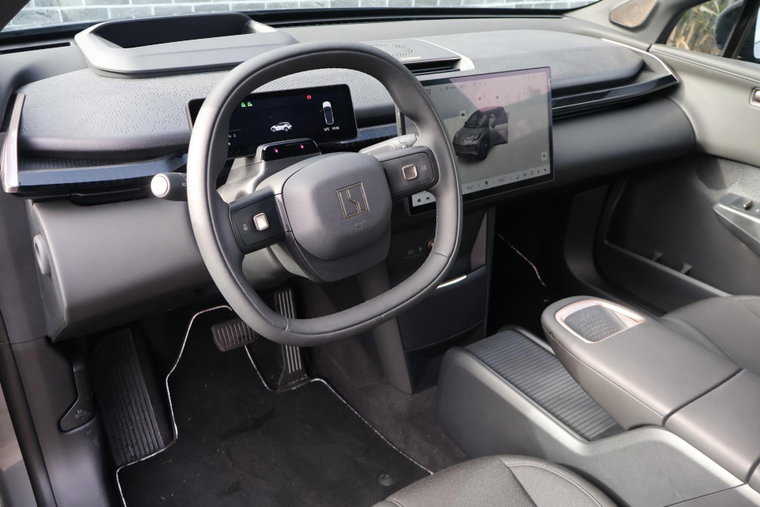Vehicle Image 6