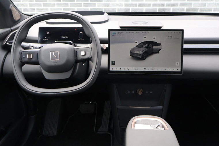 Vehicle Image 8