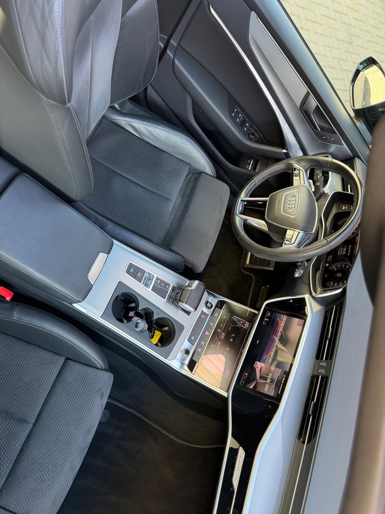 Vehicle Image 25