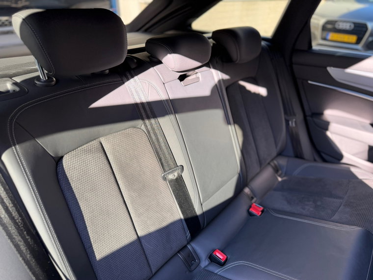 Vehicle Image 33