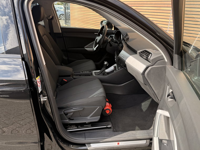 Vehicle Image 37