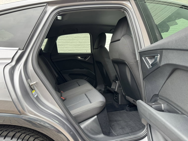 Vehicle Image 37