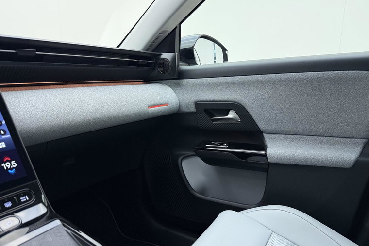 Vehicle Image 38