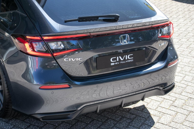 Vehicle Image 32