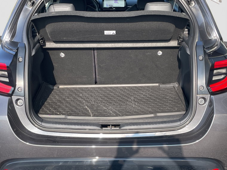 Vehicle Image 25