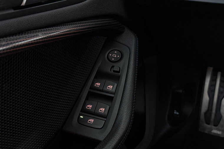 Vehicle Image 38