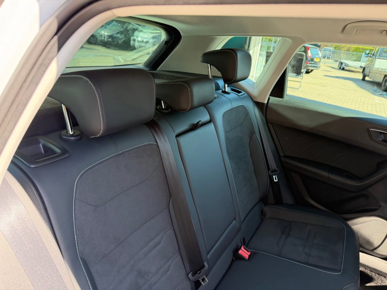 Vehicle Image 38