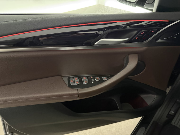 Vehicle Image 38
