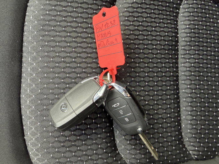 Vehicle Image 32