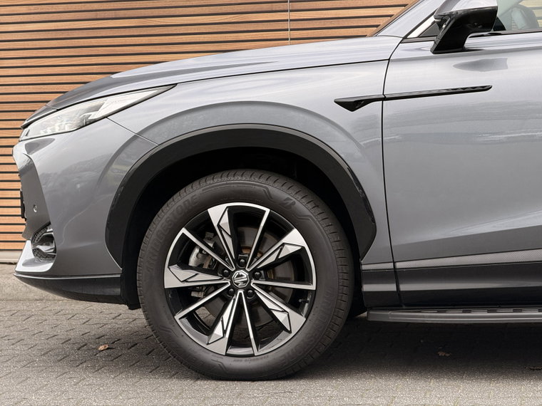 Vehicle Image 13