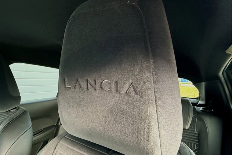 Vehicle Image 17