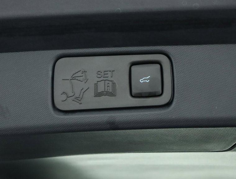 Vehicle Image 48