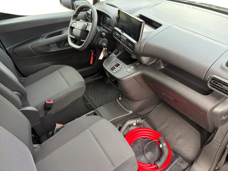 Vehicle Image 25